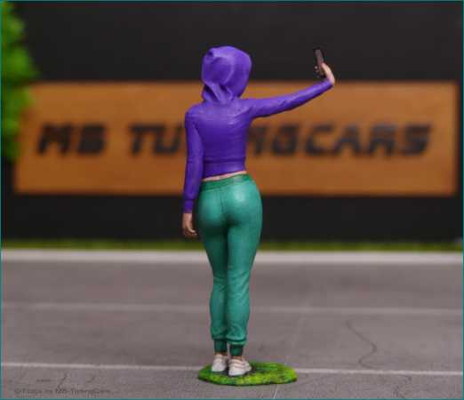 1:18 Selfie Girl - Handmade - 3D - Unique -